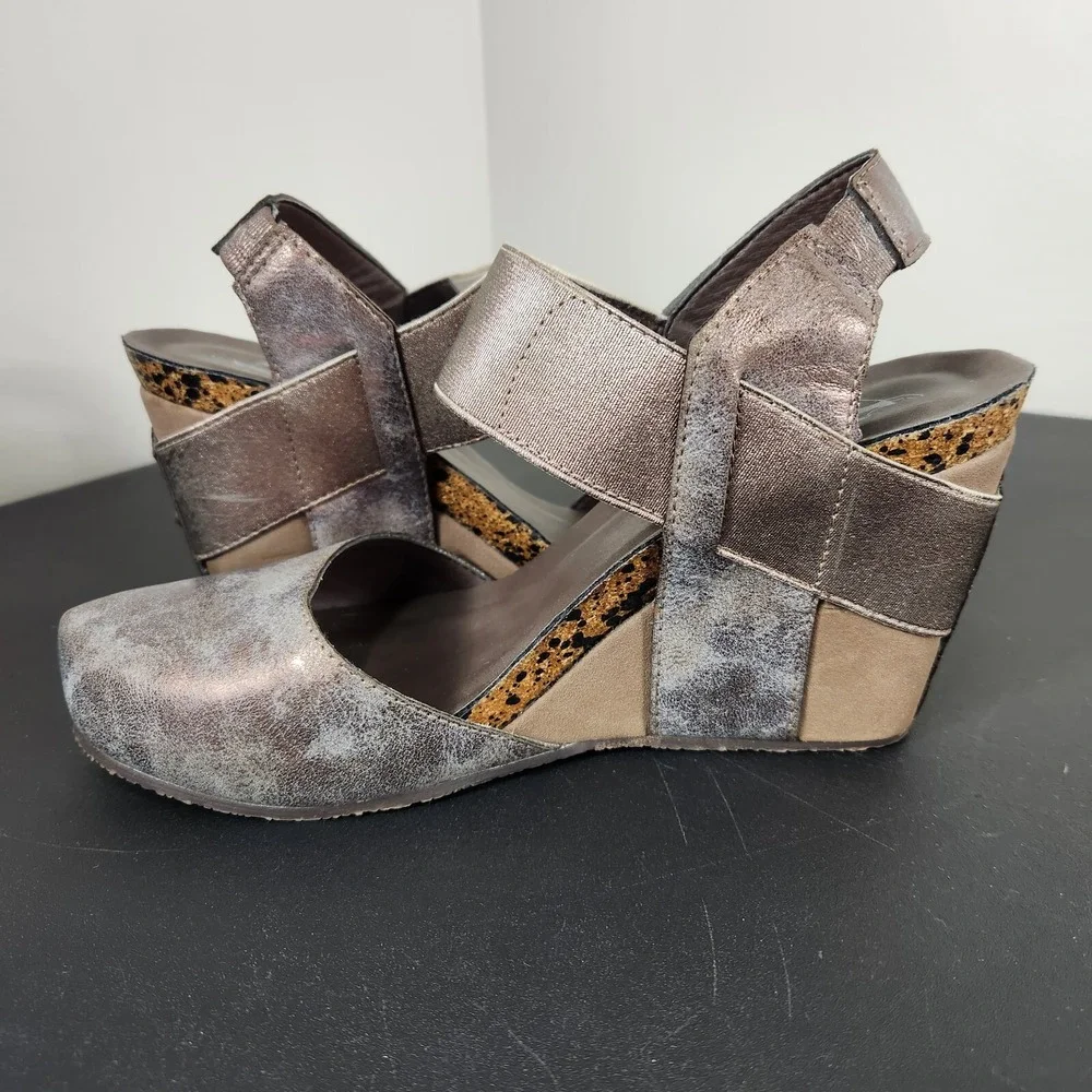 Corkys Timeout Metallic wedge shoes Womens Sz 8